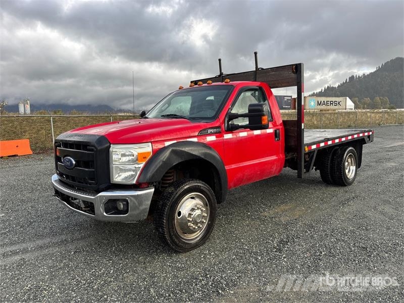 Ford F-550 XL 4x4 Flatbed Truck شاحنات مسطحة/مفصلية الجوانب