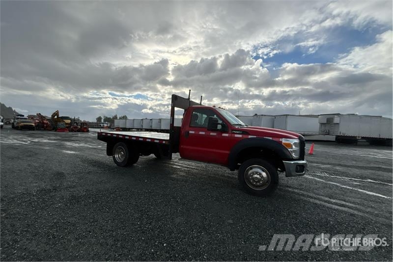 Ford F-550 XL 4x4 Flatbed Truck شاحنات مسطحة/مفصلية الجوانب