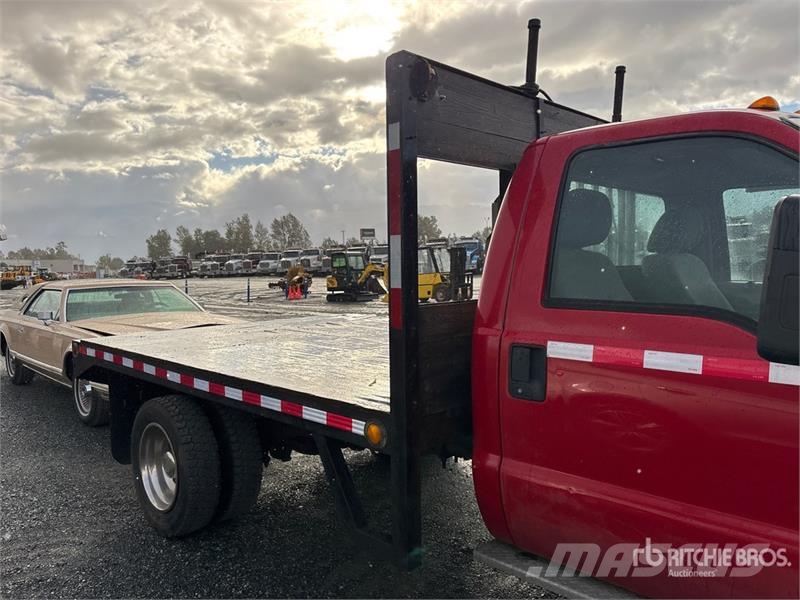 Ford F-550 XL 4x4 Flatbed Truck شاحنات مسطحة/مفصلية الجوانب