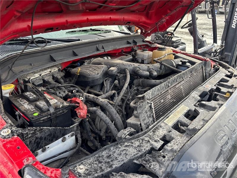 Ford F-550 XL 4x4 Flatbed Truck شاحنات مسطحة/مفصلية الجوانب