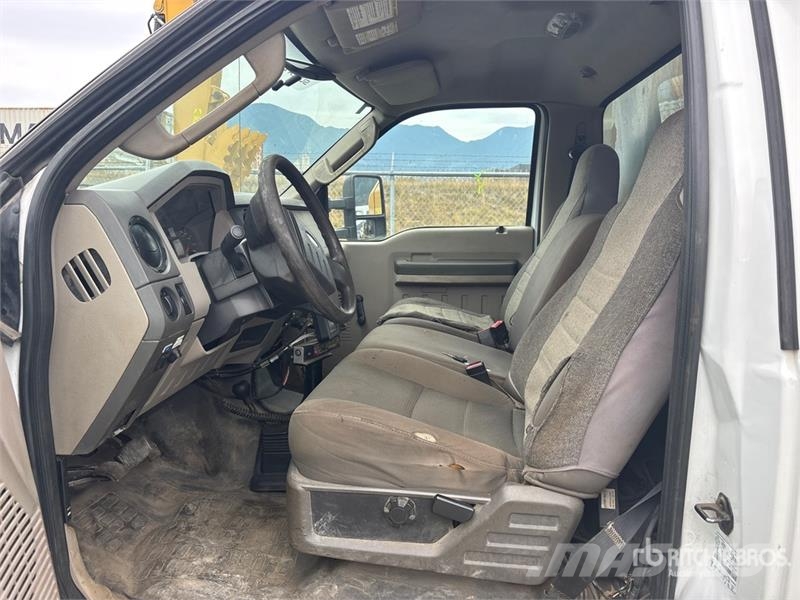 Ford F-550 XL 4x4 Snow Plow Truck Kommunalt / generelt kjøretøy