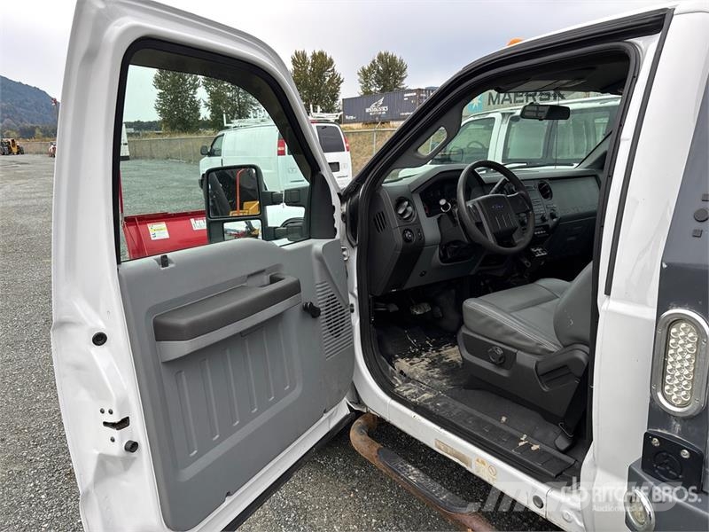 Ford F-550 XL 4x4 Snow Plow Truck Munitsipaalsõidukid