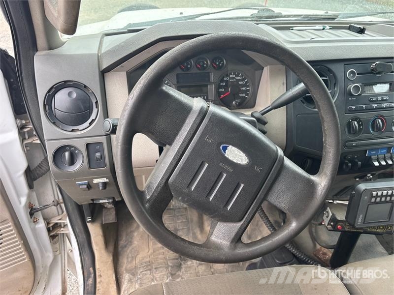 Ford F-550 XL 4x4 Snow Plow Truck Kommunalt / generelt kjøretøy