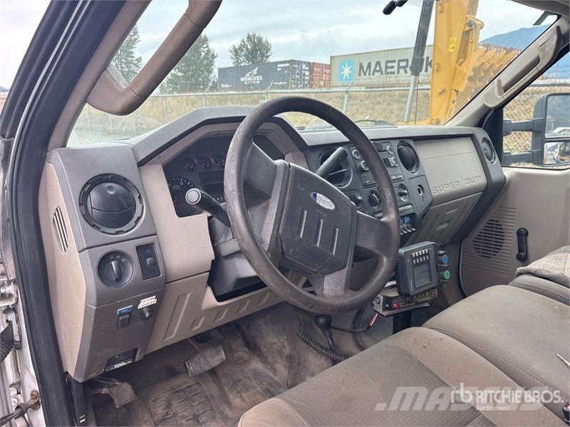 Ford F-550 XL 4x4 Snow Plow Truck Kommunalt / generelt kjøretøy