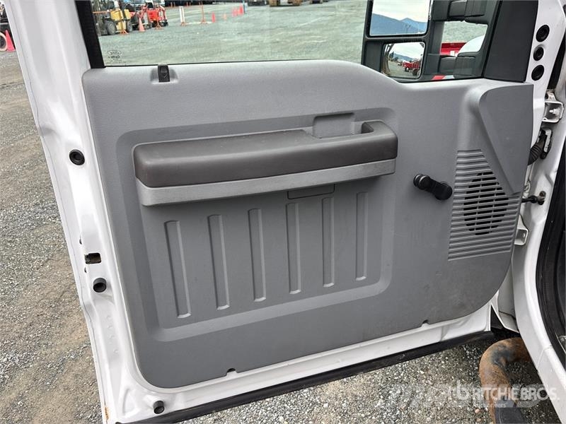 Ford F-550 XL 4x4 Snow Plow Truck Munitsipaalsõidukid