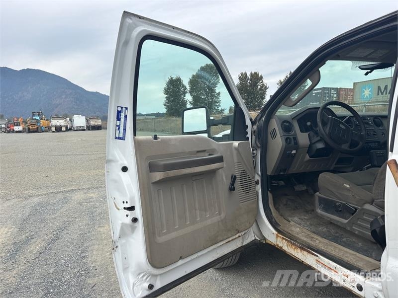 Ford F-550 XL 4x4 Snow Plow Truck Kommunalt / generelt kjøretøy