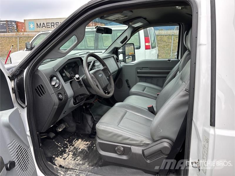 Ford F-550 XL 4x4 Snow Plow Truck Munitsipaalsõidukid