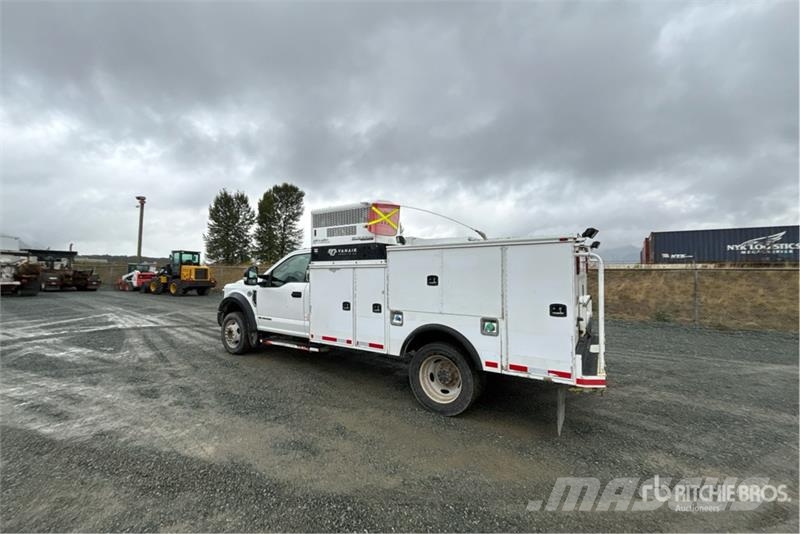 Ford F-550 XL 4x4 Utility Truck Kis teherszállító/Platós kocsi