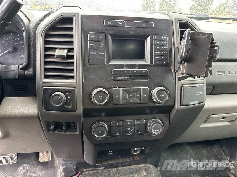 Ford F-550 XL 4x4 Utility Truck Kis teherszállító/Platós kocsi
