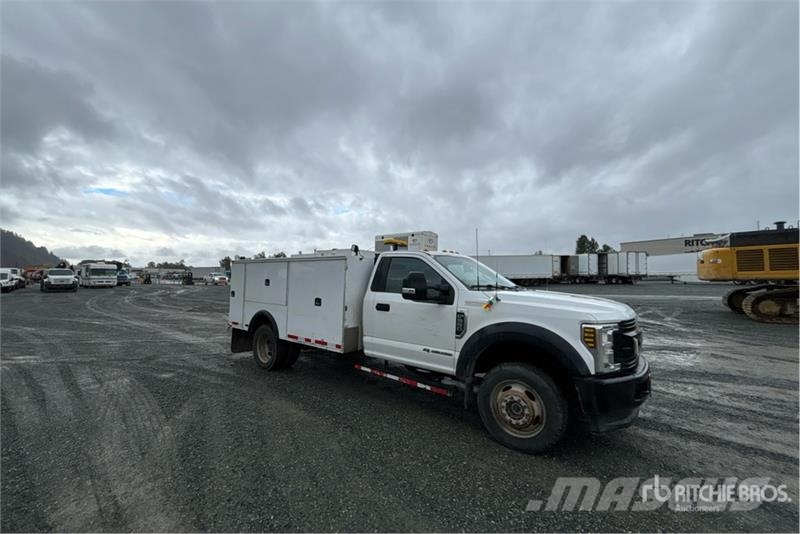 Ford F-550 XL 4x4 Utility Truck Kis teherszállító/Platós kocsi