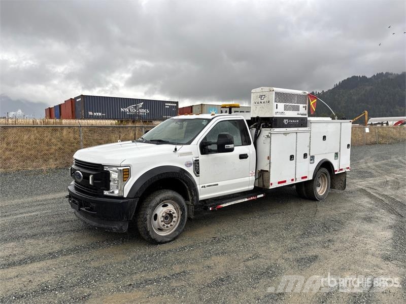 Ford F-550 XL 4x4 Utility Truck Kis teherszállító/Platós kocsi