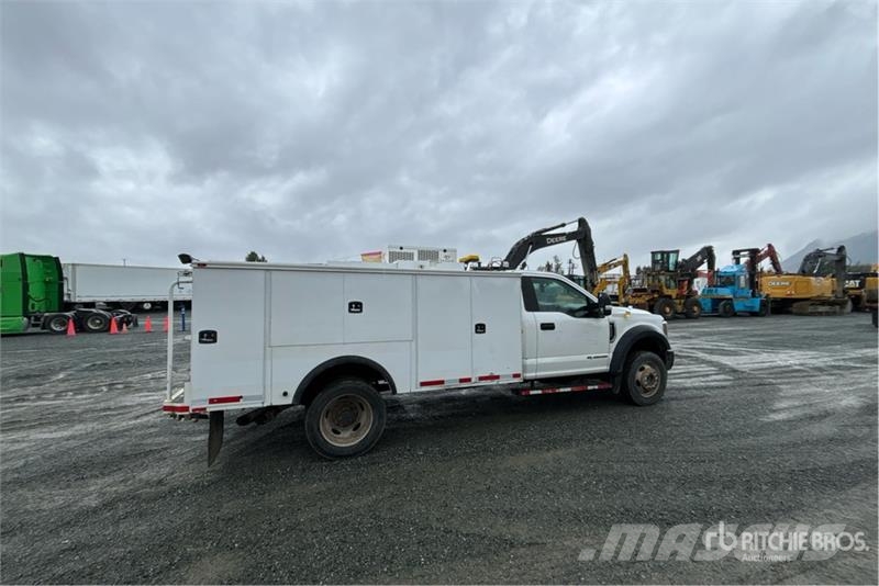 Ford F-550 XL 4x4 Utility Truck Kis teherszállító/Platós kocsi