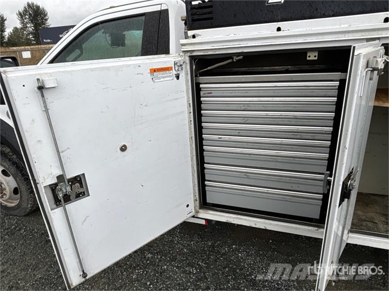 Ford F-550 XL 4x4 Utility Truck Kis teherszállító/Platós kocsi
