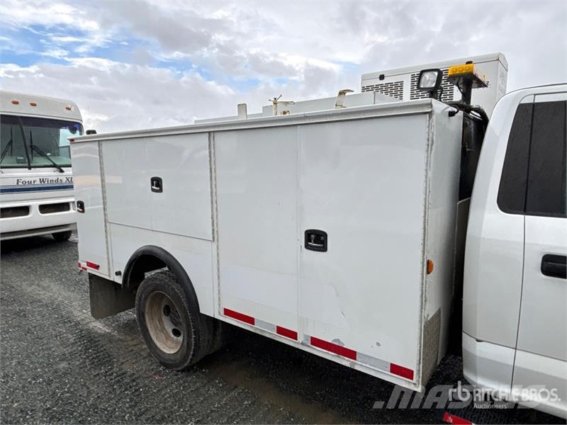 Ford F-550 XL 4x4 Utility Truck Kis teherszállító/Platós kocsi