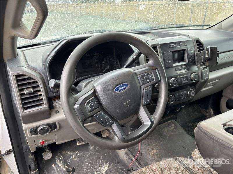 Ford F-550 XL 4x4 Utility Truck Kis teherszállító/Platós kocsi