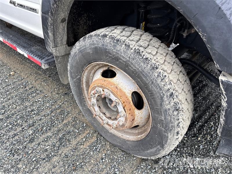 Ford F-550 XL 4x4 Utility Truck Kis teherszállító/Platós kocsi