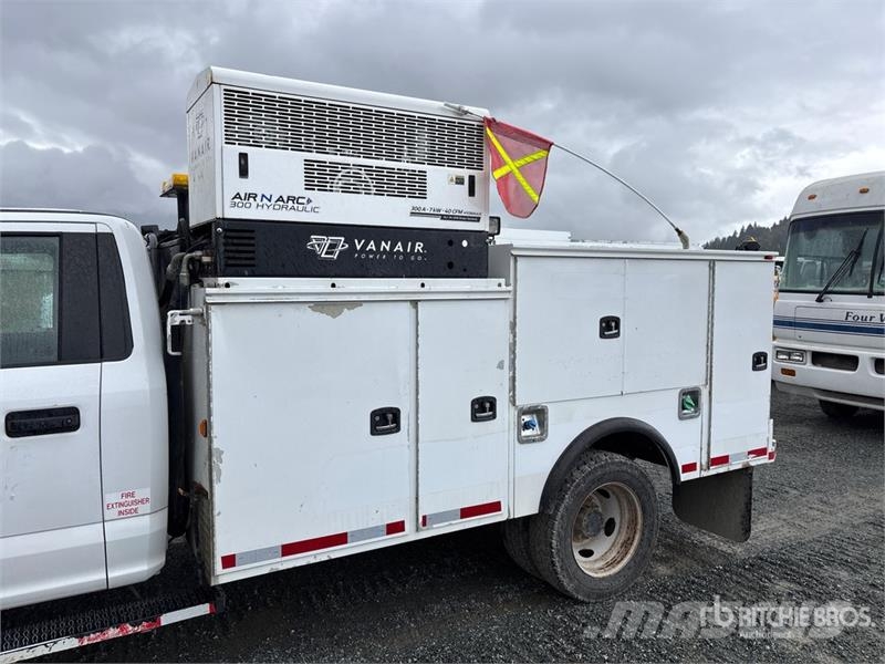 Ford F-550 XL 4x4 Utility Truck Kis teherszállító/Platós kocsi