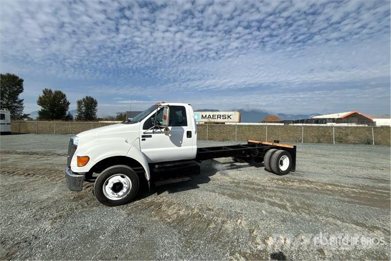 Ford F-650 XLT 4x2 Cab and Chassis Kabine i unutrašnjost