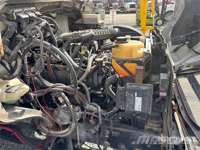 Ford F-650 XLT 4x2 Cab and Chassis Kabine i unutrašnjost