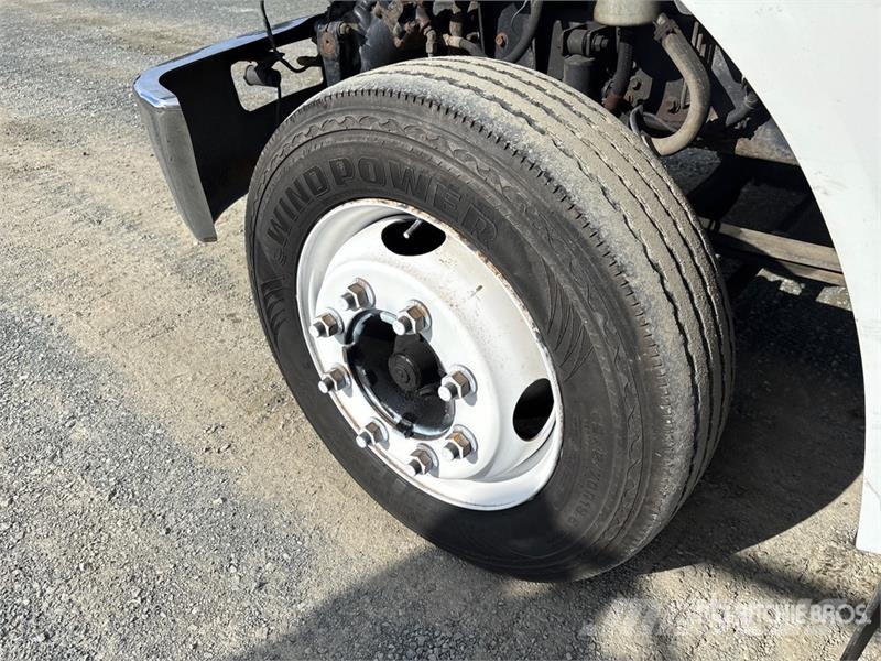 Ford F-650 XLT 4x2 Cab and Chassis Kabine i unutrašnjost