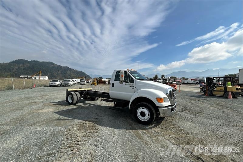 Ford F-650 XLT 4x2 Cab and Chassis Kabine i unutrašnjost