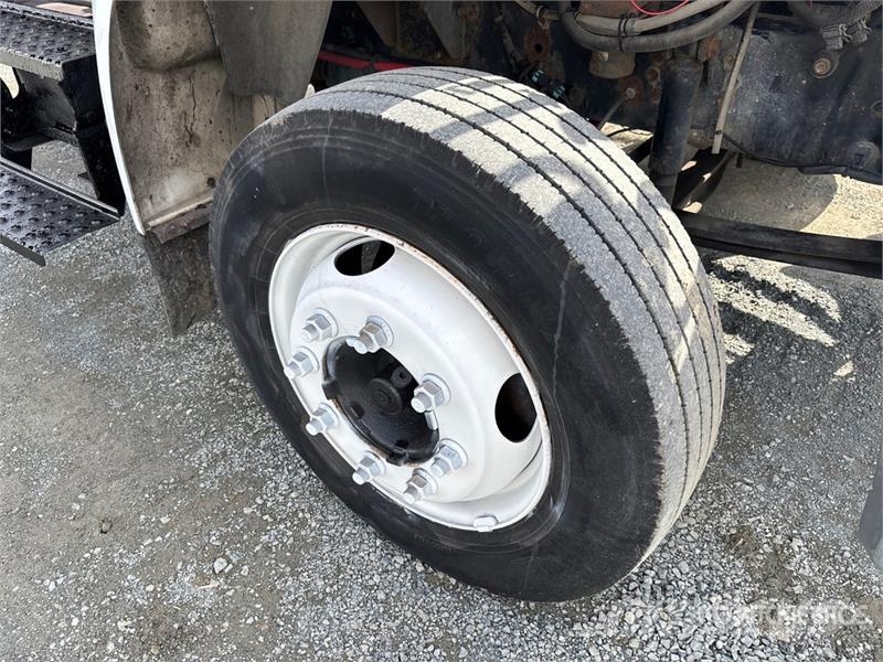 Ford F-650 XLT 4x2 Cab and Chassis Kabine i unutrašnjost