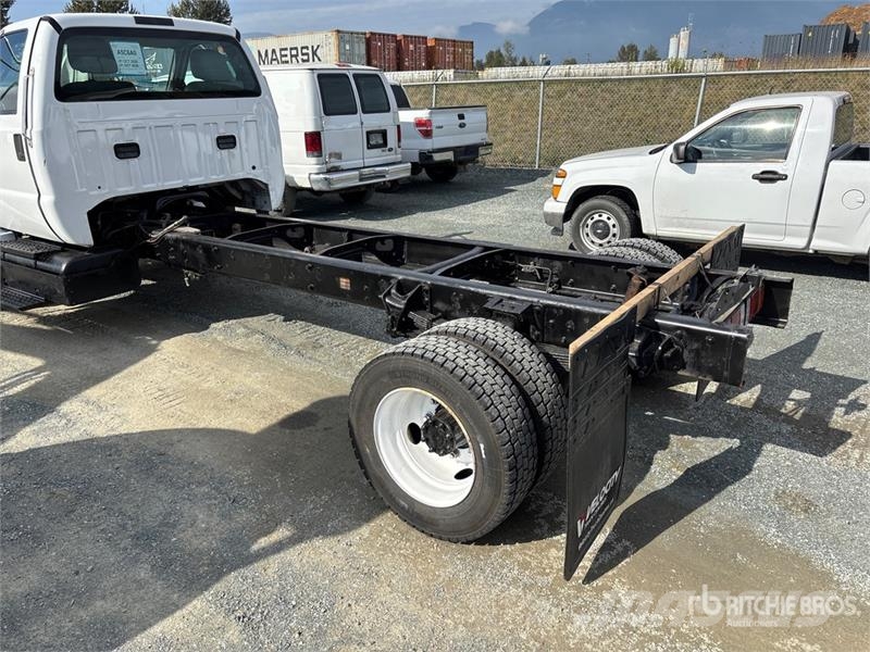 Ford F-650 XLT 4x2 Cab and Chassis Kabine i unutrašnjost