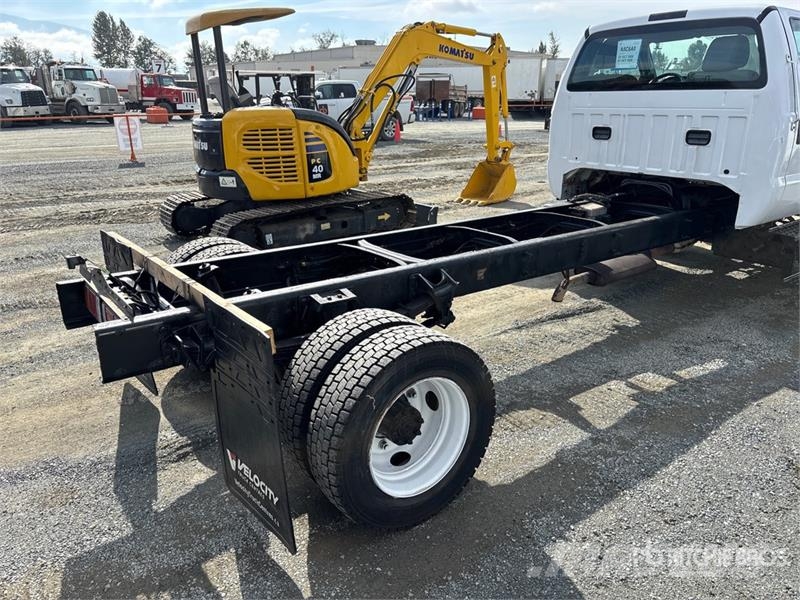 Ford F-650 XLT 4x2 Cab and Chassis Kabine i unutrašnjost