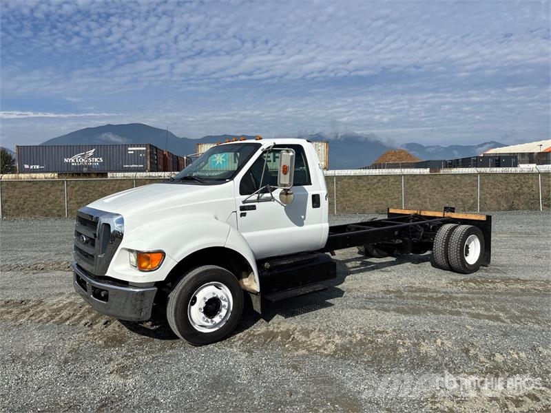 Ford F-650 XLT 4x2 Cab and Chassis Kabine i unutrašnjost