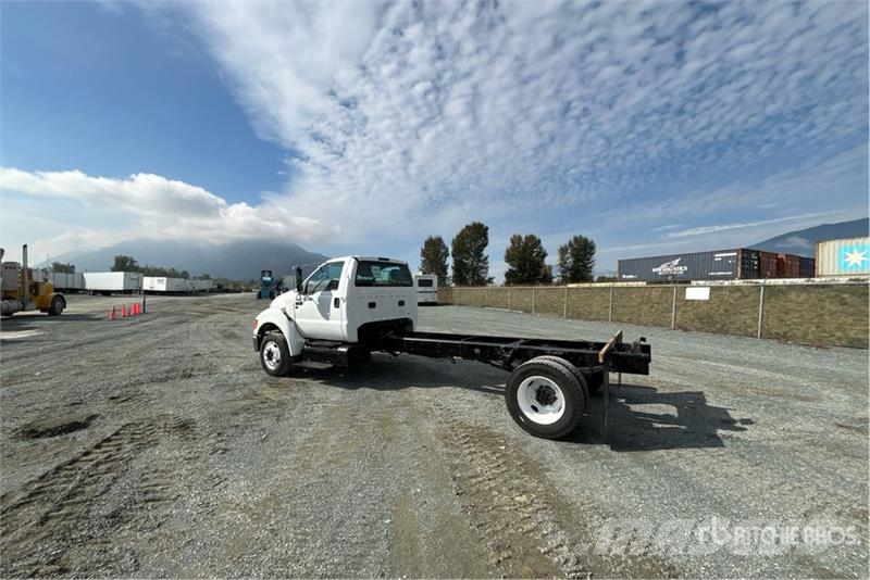 Ford F-650 XLT 4x2 Cab and Chassis Kabine i unutrašnjost