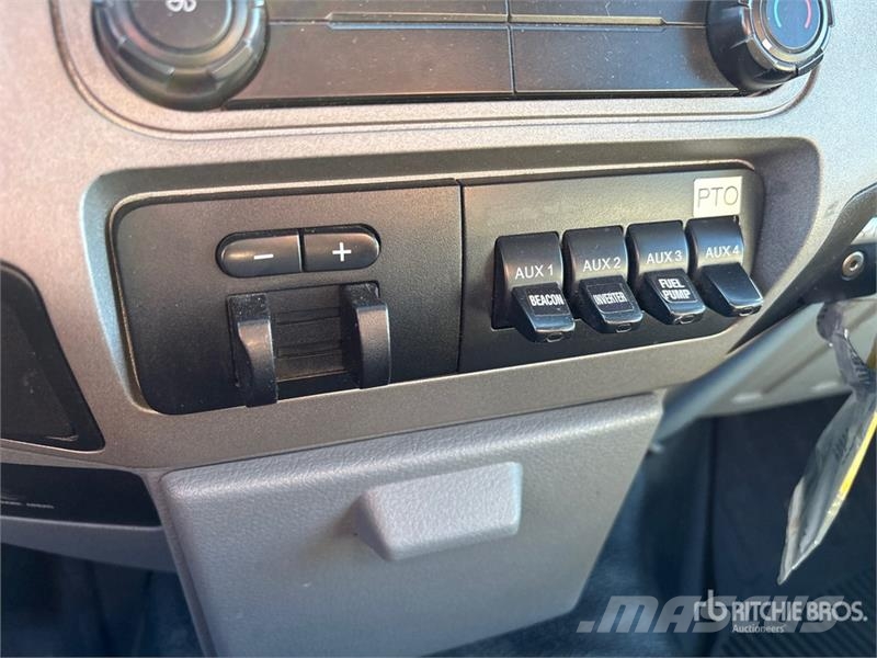 Ford F65A.0.24 6129 lb Knuckle Boom on Ford F-550 XLT 4 Tovornjaki z žerjavom