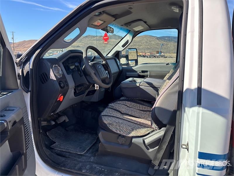Ford F65A.0.24 6129 lb Knuckle Boom on Ford F-550 XLT 4 Tovornjaki z žerjavom