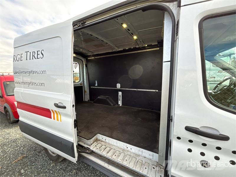 Ford Transit 250 Cargo Van Furgone chiuso