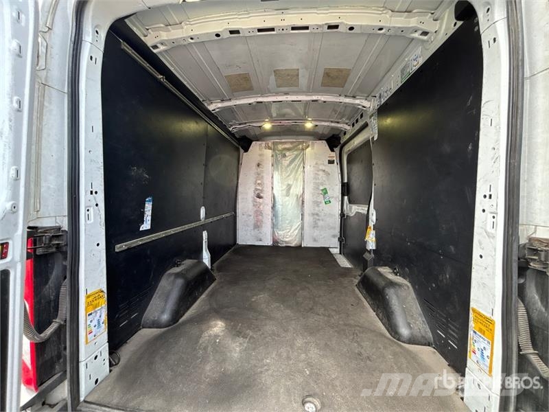 Ford Transit 250 Cargo Van Furgone chiuso