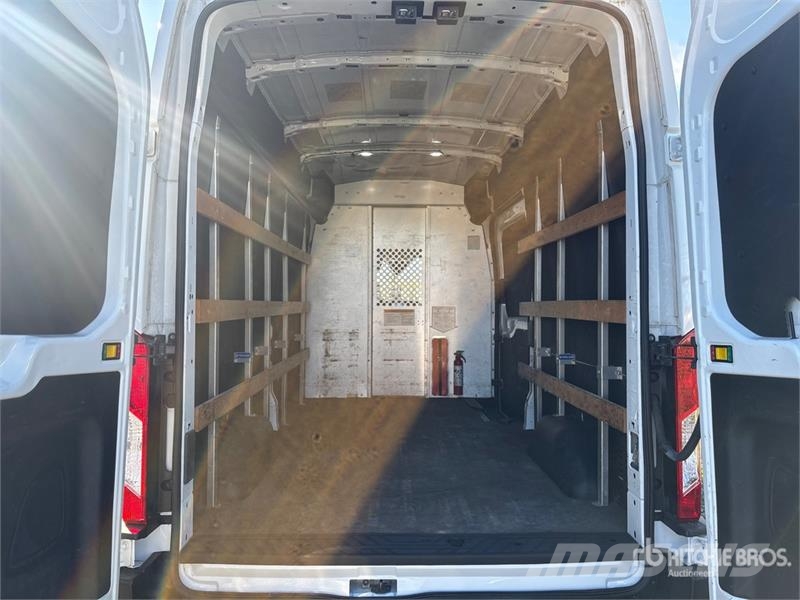 Ford Transit 250 Cargo Van Панельні фургони