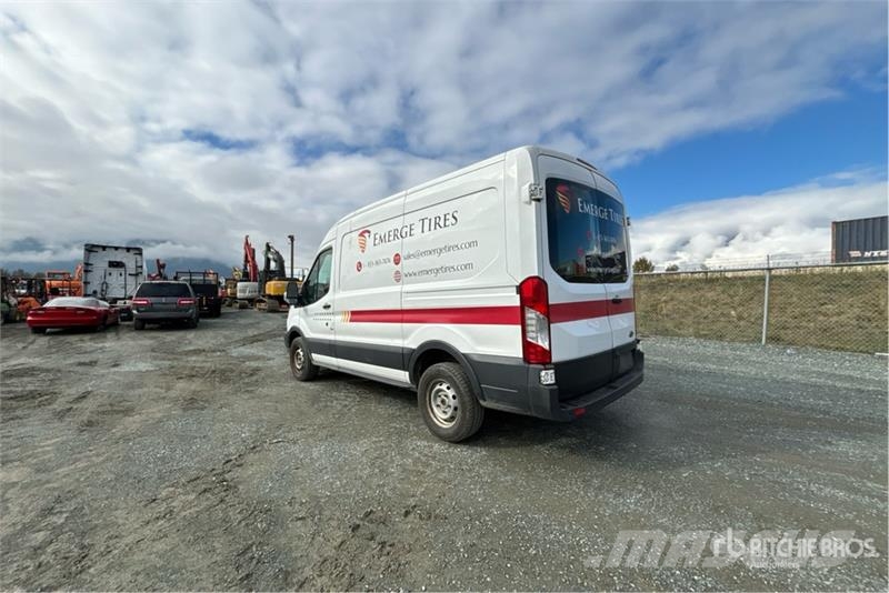 Ford Transit 250 Cargo Van Furgone chiuso