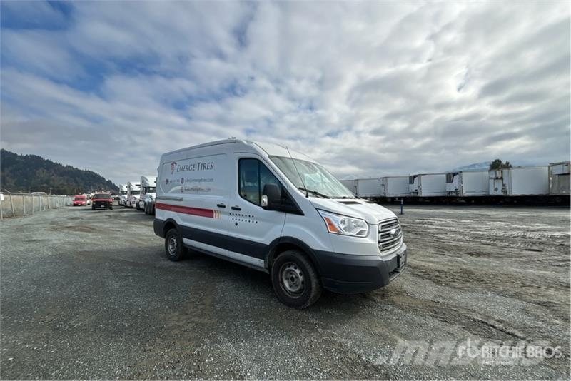Ford Transit 250 Cargo Van Furgone chiuso