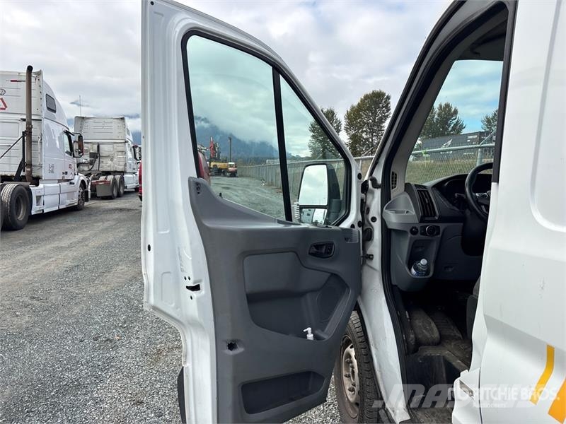 Ford Transit 250 Cargo Van Furgone chiuso