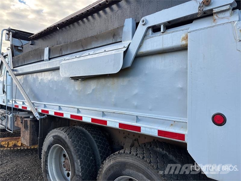 Freightliner 114SD 6x4 w/ Sander Snow Plow Truck Общински/универсални превозни средства
