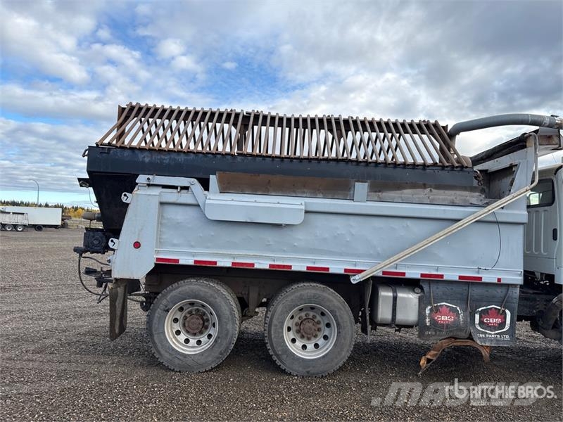 Freightliner 114SD 6x4 w/ Sander T/A Dump Truck Kiper kamioni