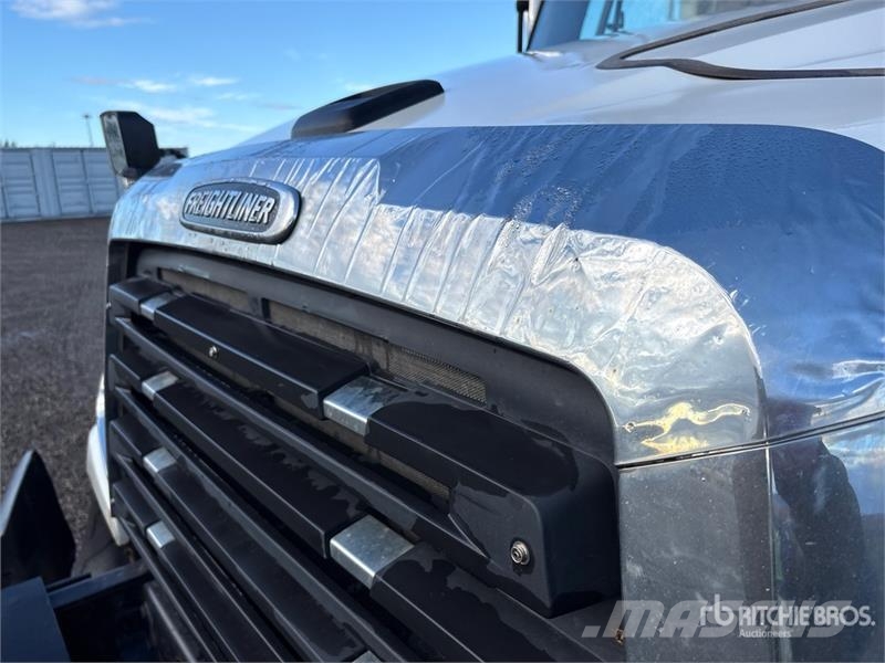Freightliner 114SD 6x4 w/ Sander Snow Plow Truck Общински/универсални превозни средства
