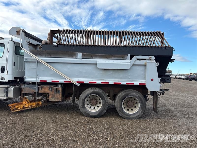 Freightliner 114SD 6x4 w/ Sander T/A Dump Truck Kiper kamioni