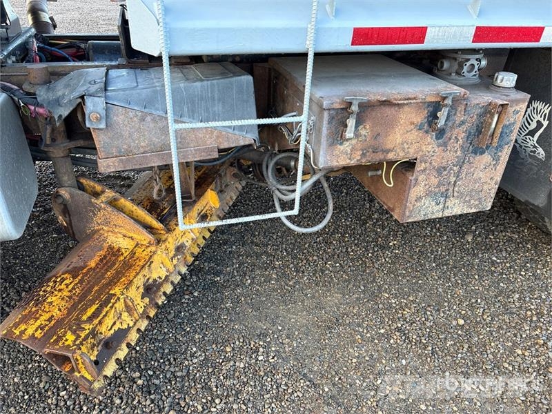 Freightliner 114SD 6x4 w/ Sander Snow Plow Truck Общински/универсални превозни средства
