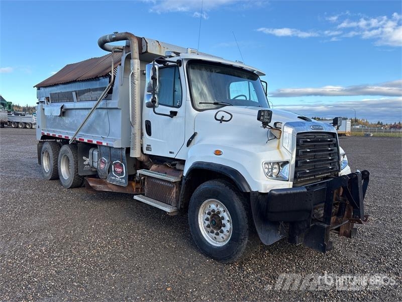 Freightliner 114SD 6x4 w/ Sander Snow Plow Truck Общински/универсални превозни средства

