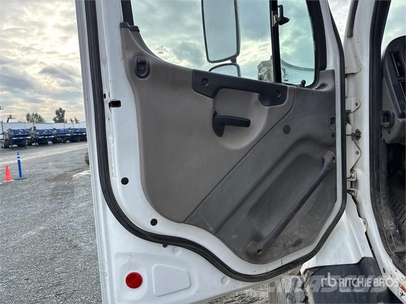 Freightliner 114SD 6x4 T/A Dump Truck Kallurid