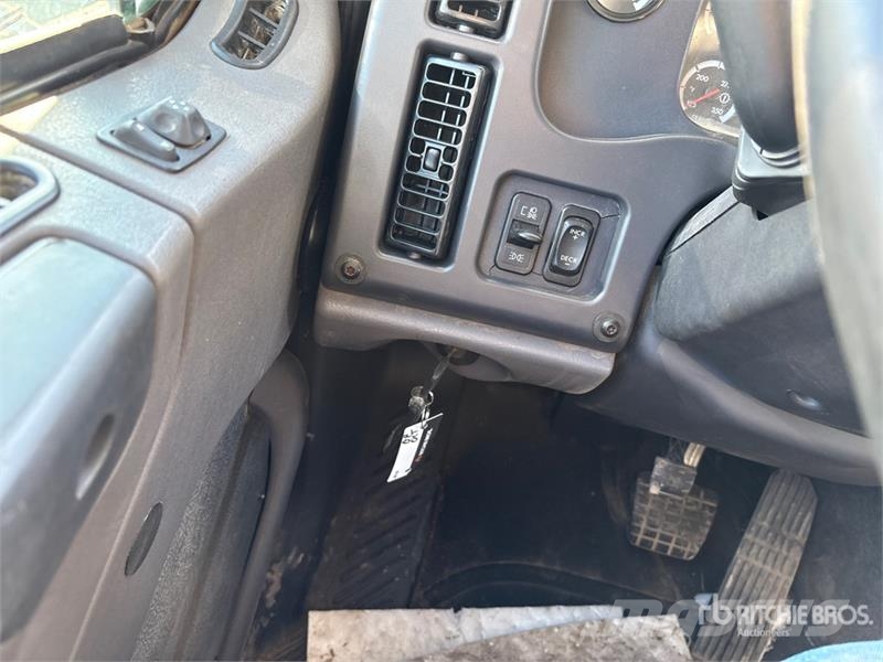 Freightliner 114SD 6x4 w/ Sander T/A Dump Truck Kallurid