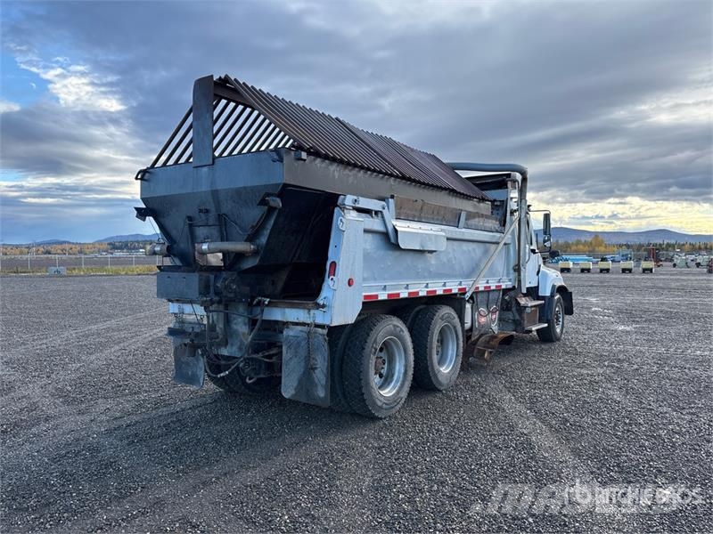 Freightliner 114SD 6x4 w/ Sander T/A Dump Truck Kiper kamioni