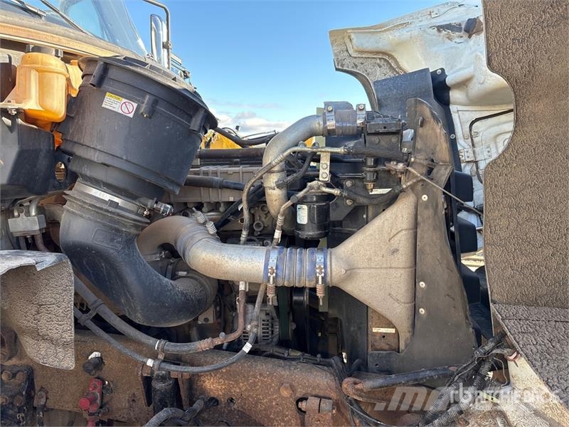 Freightliner 114SD 6x4 w/ Sander T/A Dump Truck Kallurid