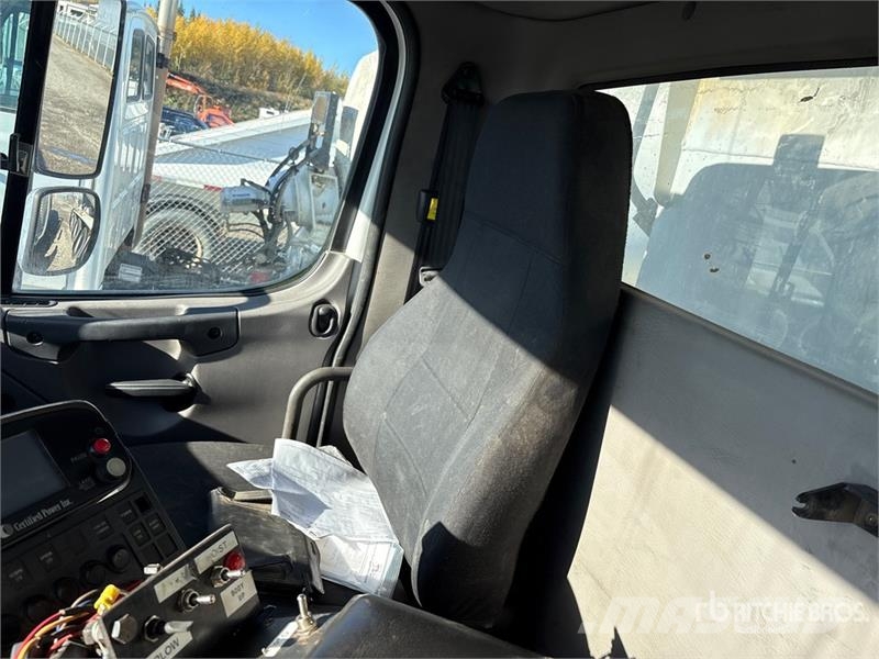 Freightliner 114SD 6x4 w/ Sander T/A Dump Truck Kallurid