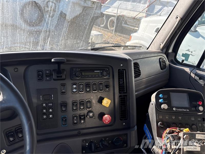 Freightliner 114SD 6x4 w/ Sander T/A Dump Truck Kallurid